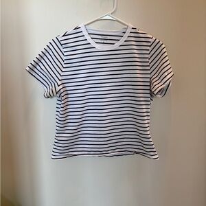 Abercrombie & Fitch Fitted Short Sleeve Skimming Tee - B&W Striped - Medium
